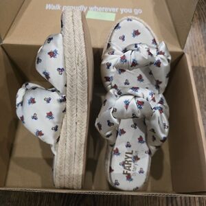 NWT Farylrobin Tania Floral Satin Sandal